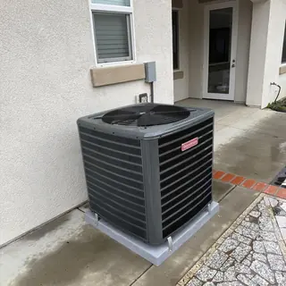 Goodman 4-ton R32 air conditioner unit outside home